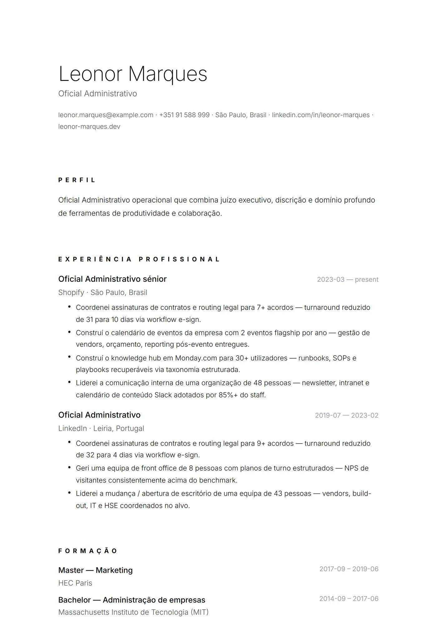 Minimal Branco Papel — Modelos de currículo